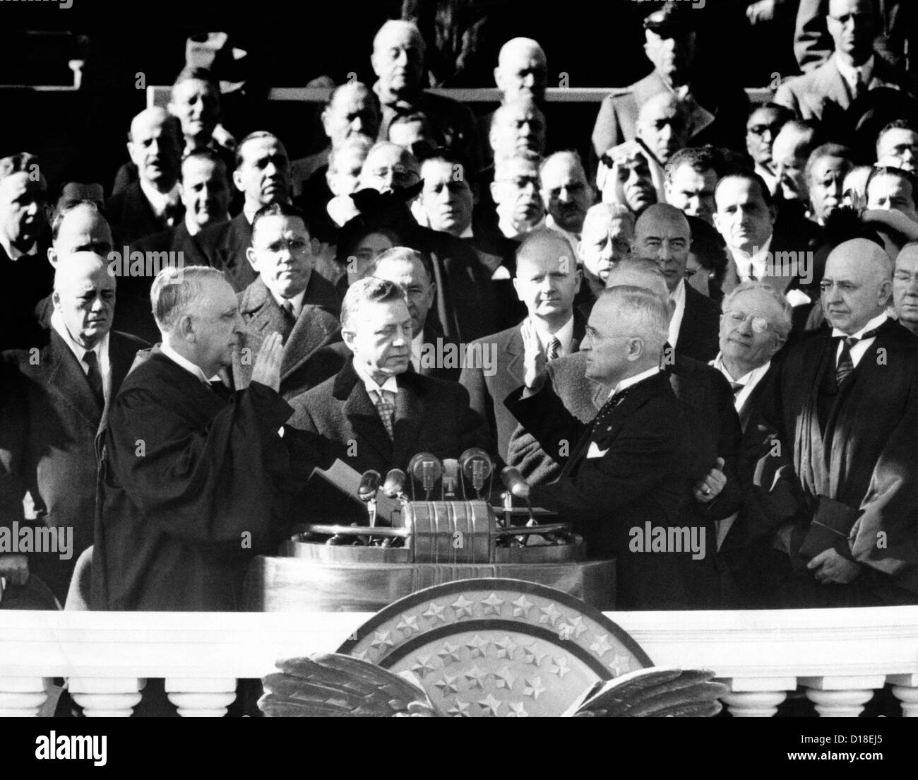 Verbündete des pazifischen Krieges Rates trafen sich im Weißen Haus am 25. Juni 1942. Sitzend: Winston Churchill und Präsident Franklin Stockfoto