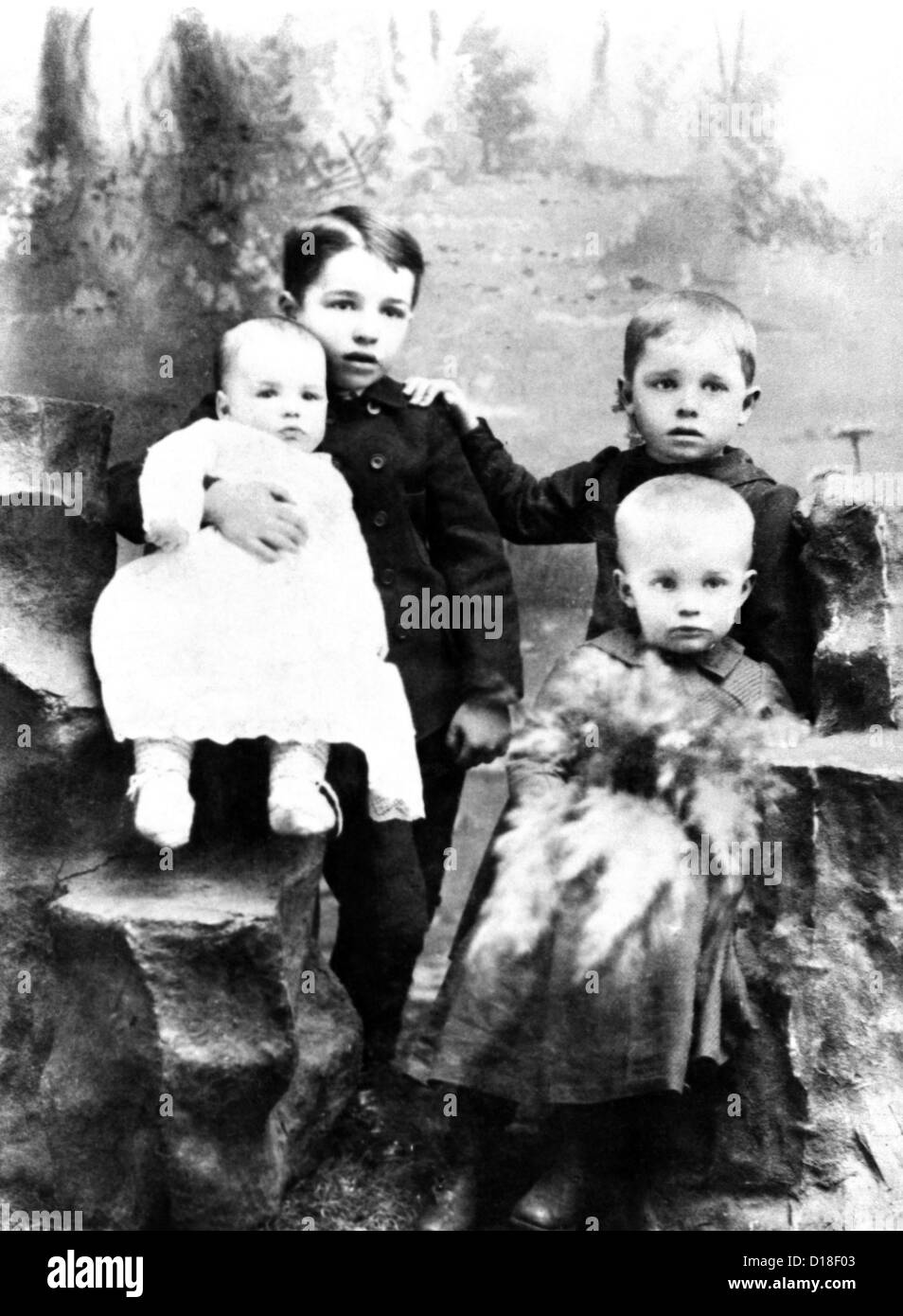 Vier Brüder von Eisenhower im Jahr 1893. Eisenhower Boys. L-r: Roy, Arthur, Edgar und Dwight. (CSU ALPHA 289) CSU-Archiv/Everett Stockfoto