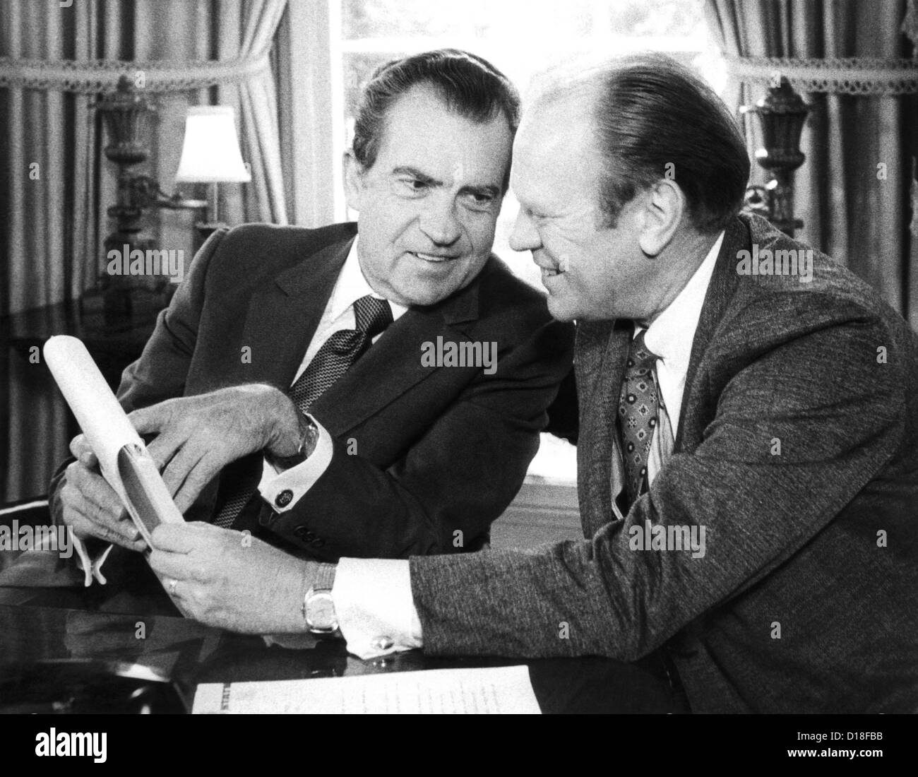 Präsident Richard Nixon trifft sich mit House Minority Leader Gerald Ford im Weißen Haus. 13. Oktober 1973, (CSU ALPHA 372) CSU Stockfoto