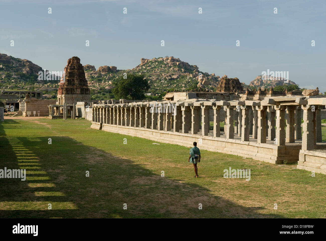 Der Vithala Tempel und Säulen bazaar(market) in Hampi (16. Jahrhundert), Karnataka, Indien Stockfoto