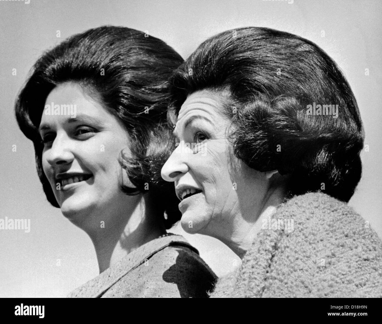Lady Bird Johnson, First Lady, mit der ältesten Tochter, Lynda Bird Johnson. Sie waren Gruß Delegierten der 1965 Stockfoto