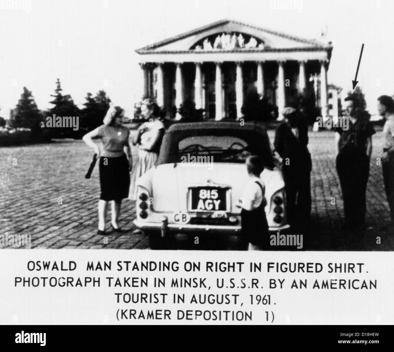 Warren-Kommission-Ausstellung. Lee Harvey Oswald (Pfeil) in Minsk, UdSSR, ein amerikanischer Tourist während der zweieinhalb getroffenen Stockfoto