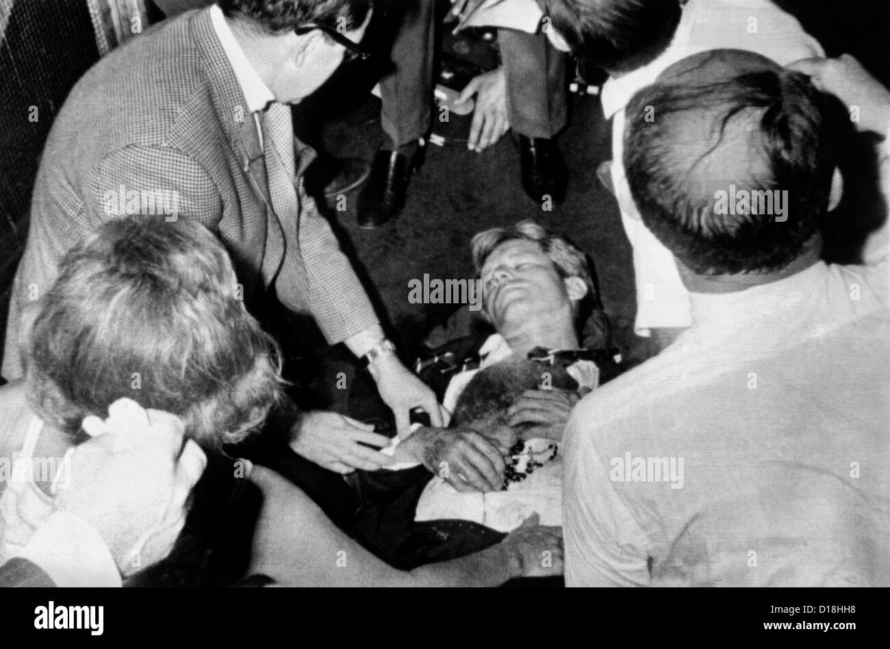 Tödlich verwundet Robert Kennedy. Nachdem er, durch angeschossen wurde