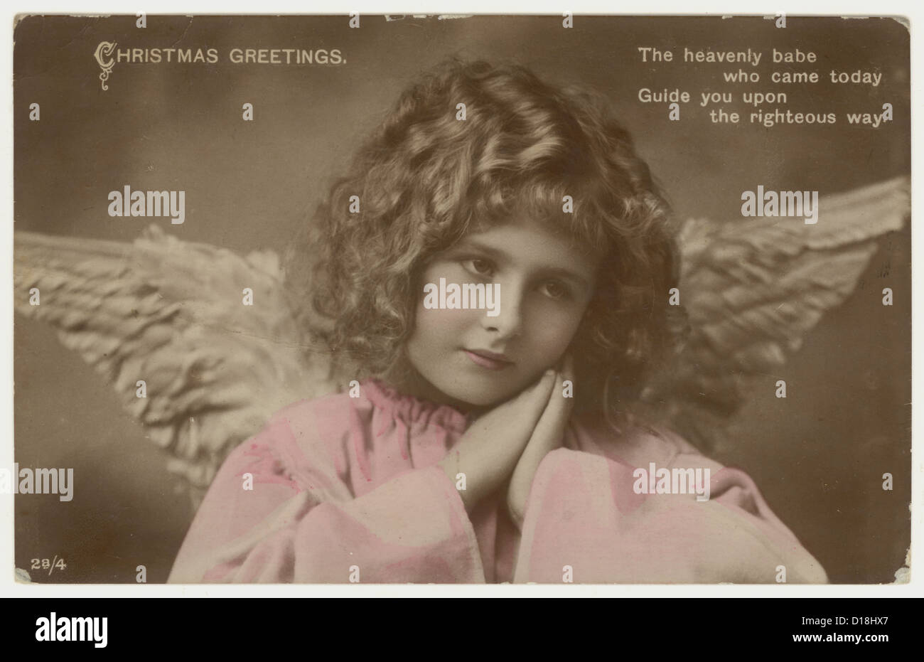 Original sentimentale Vintage-Weihnachts-Postkarte eines hübschen jungen Mädchens mit Engelsflügeln aus dem Jahr 1922, Großbritannien Stockfoto