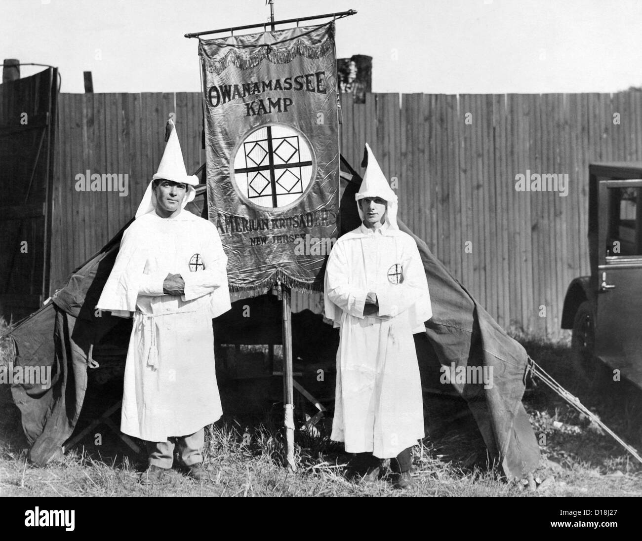 Ersten Ankünfte des Ku Klux Klan haben ihr Zelt am Stadtrand von Washington, DC eingerichtet. Halten sie ihren jährlichen Stockfoto