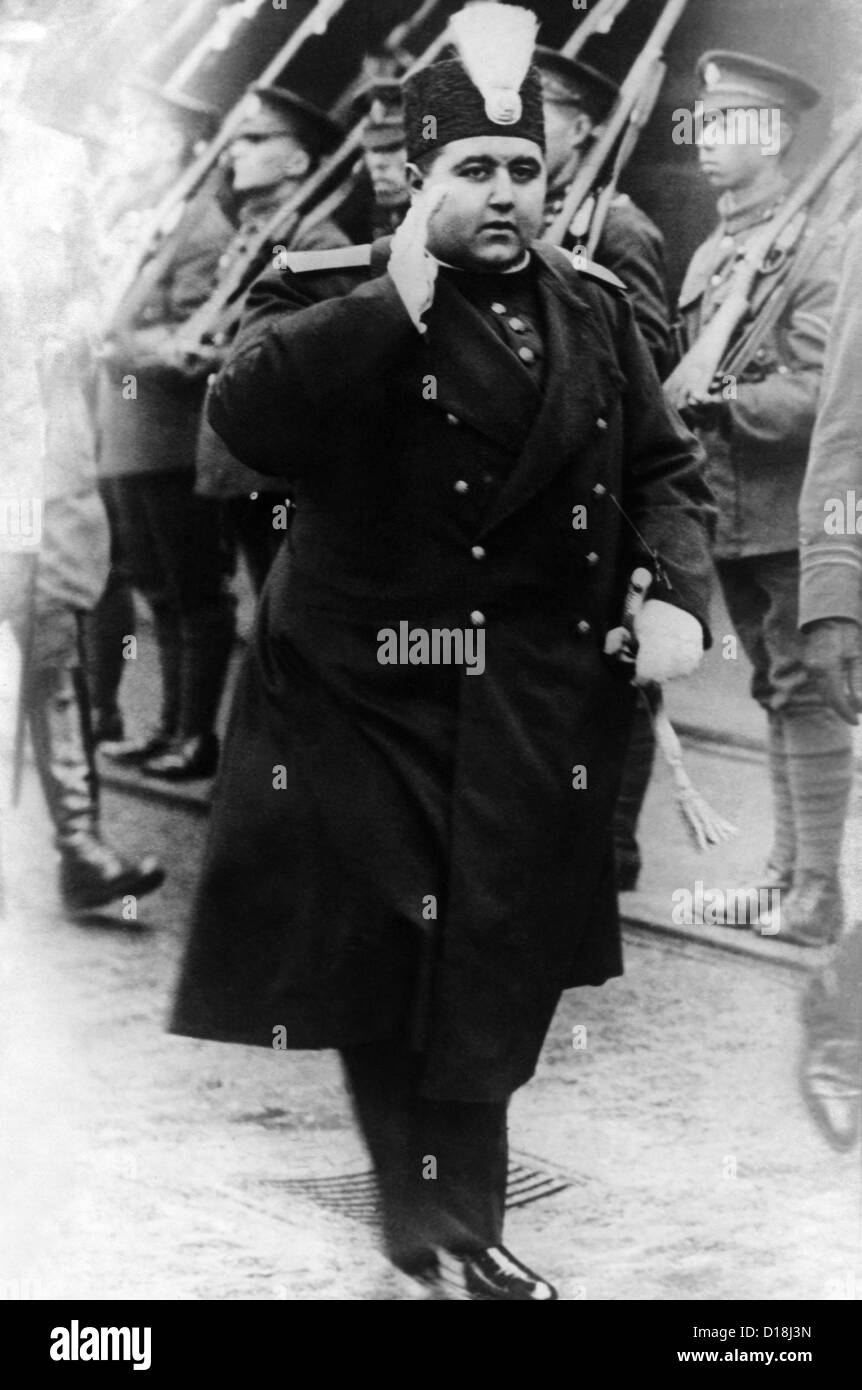 Ahmad Shah Qajar, Schah von Persien, während seines zweijährigen