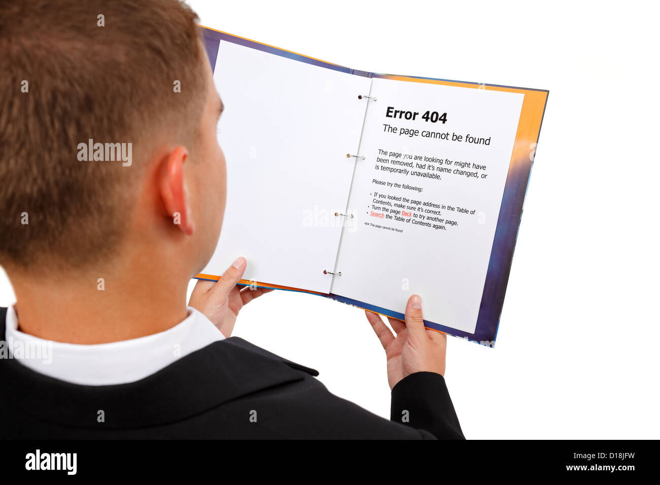 Mann sucht im Buch, 404-Fehlerseite angezeigt. Metaphorische Ansicht eines fehlenden Dokuments Stockfoto