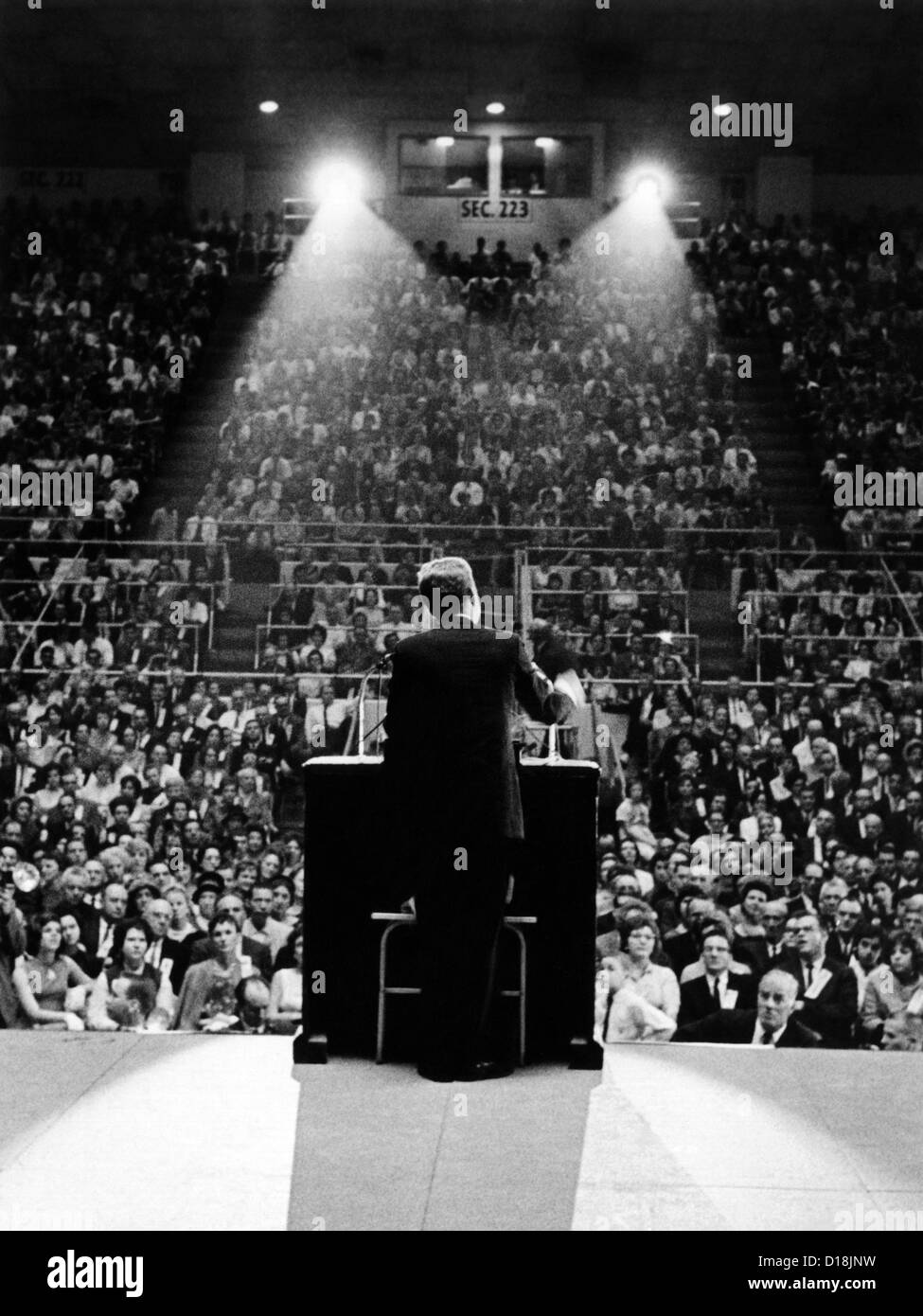 Präsident John Kennedy Kampagnen für die Demokraten bei den Kongresswahlen. Er spricht mit 10.000 Menschen in Freiheit Hall über die Stockfoto