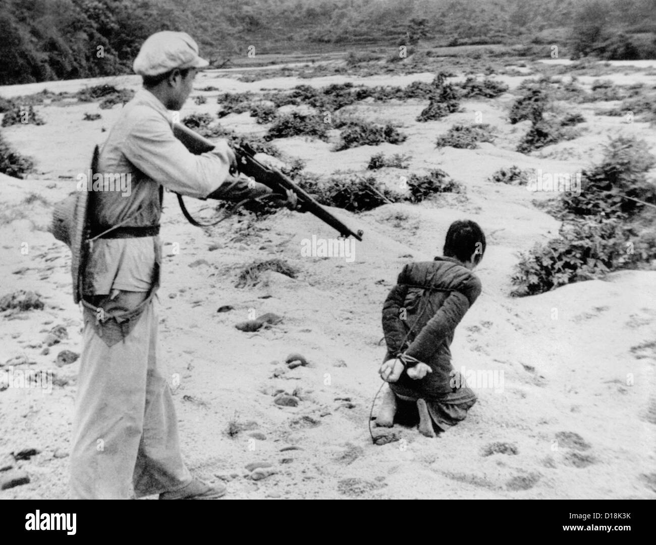 Ausführung nach einer People es Tribunal in der Landreform-Bewegung im kommunistischen China. Huang, wahrscheinlich ein Grundeigentümer bezahlt für seine Stockfoto