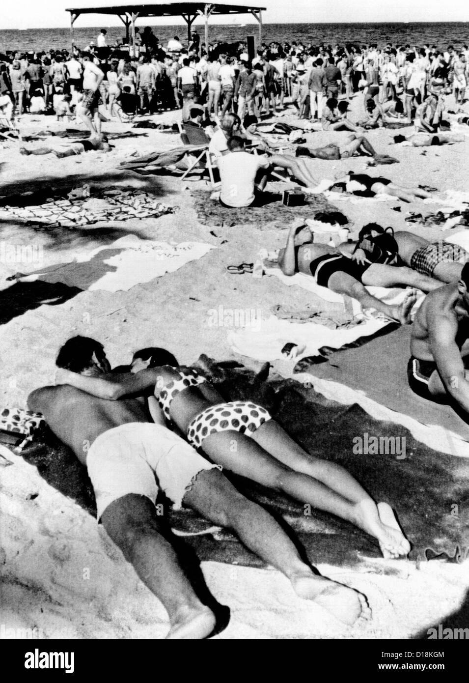 College-Studenten am Strand von ft. Lauderdale während Spring Break. 25. März 1967. (CSU ALPHA 1556) CSU-Archiv/Everett Stockfoto