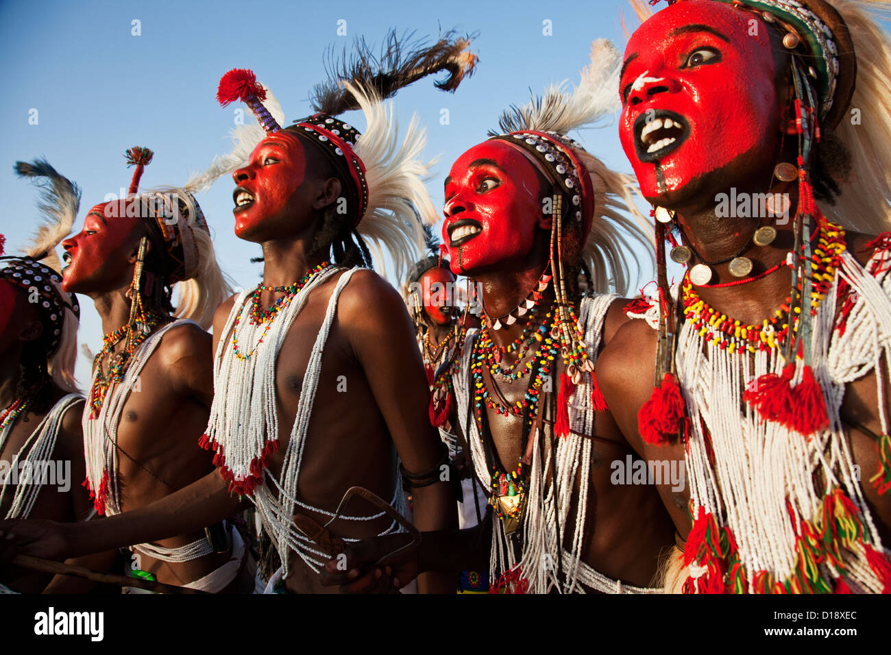 Young Wodaabe Nomaden tanzt auf dem jährlichen Gerewol Festival markiert das Ende der Regenzeit, Norden des Niger, Afrika Stockfoto