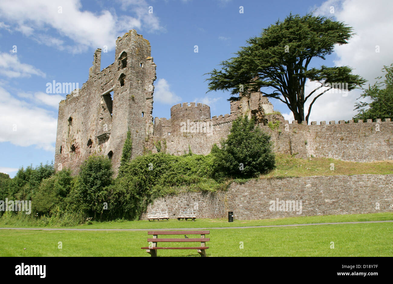 Laugharne Castle aus dem Sumpf Laugharne Carmarthenshire Wales UK Stockfoto