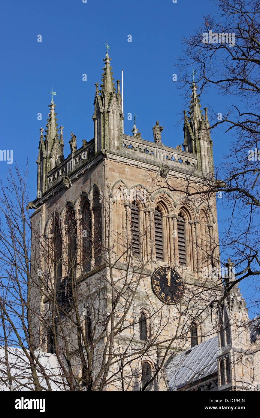 Selby Abbey Clock und Glockenturm um 12:00 Uhr Stockfoto