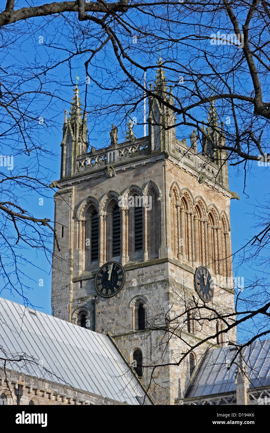 Selby Abbey Clock und Glockenturm um 12:00 Uhr Stockfoto