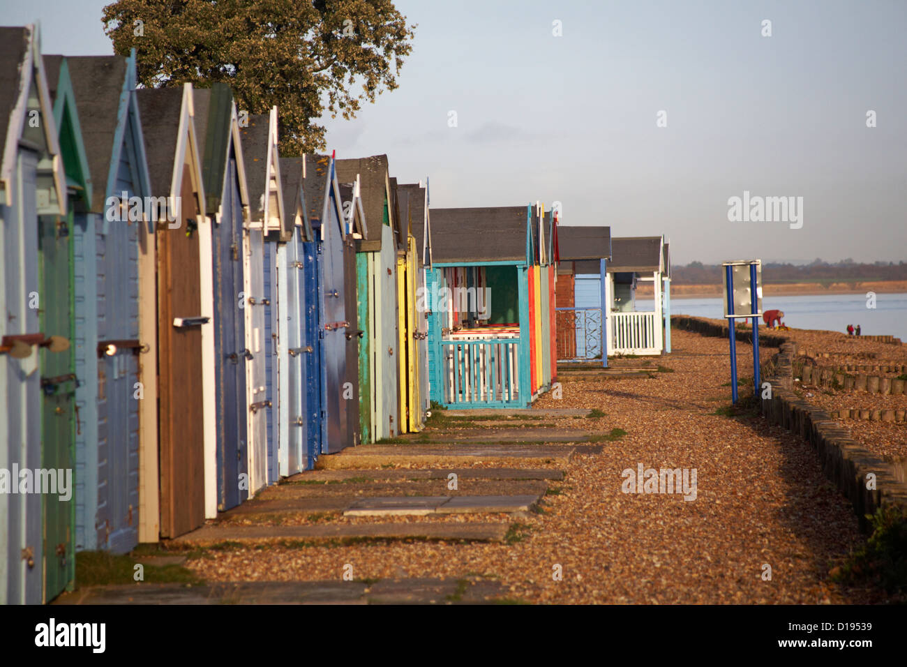 Strandhütten an Calshot, Hampshire im November Stockfoto