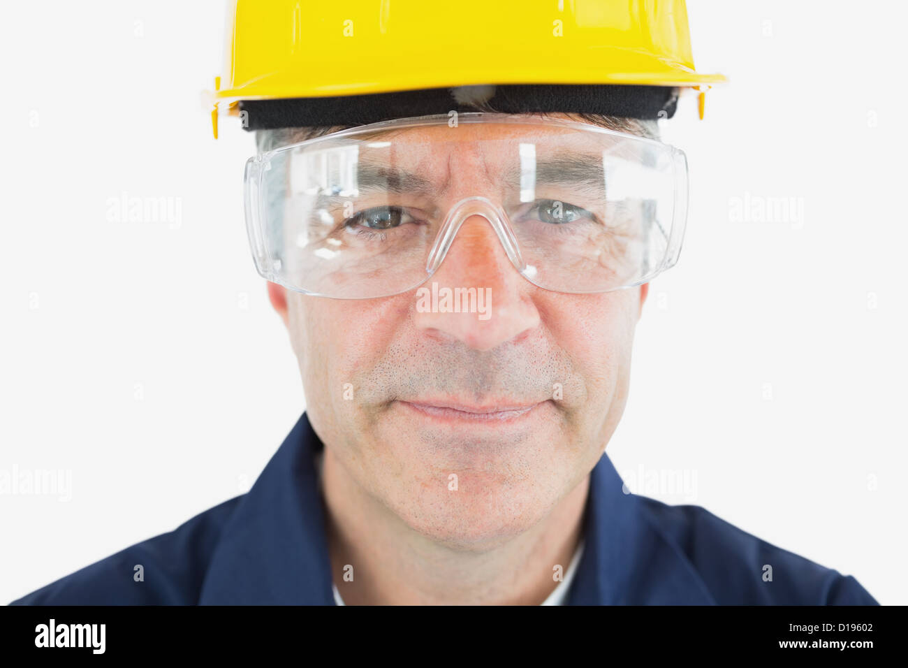 Mechaniker mit Bauarbeiterhelm und schützende Brille Stockfoto