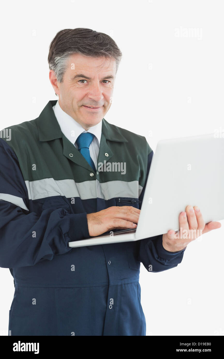 Porträt der Mechaniker mit laptop Stockfoto