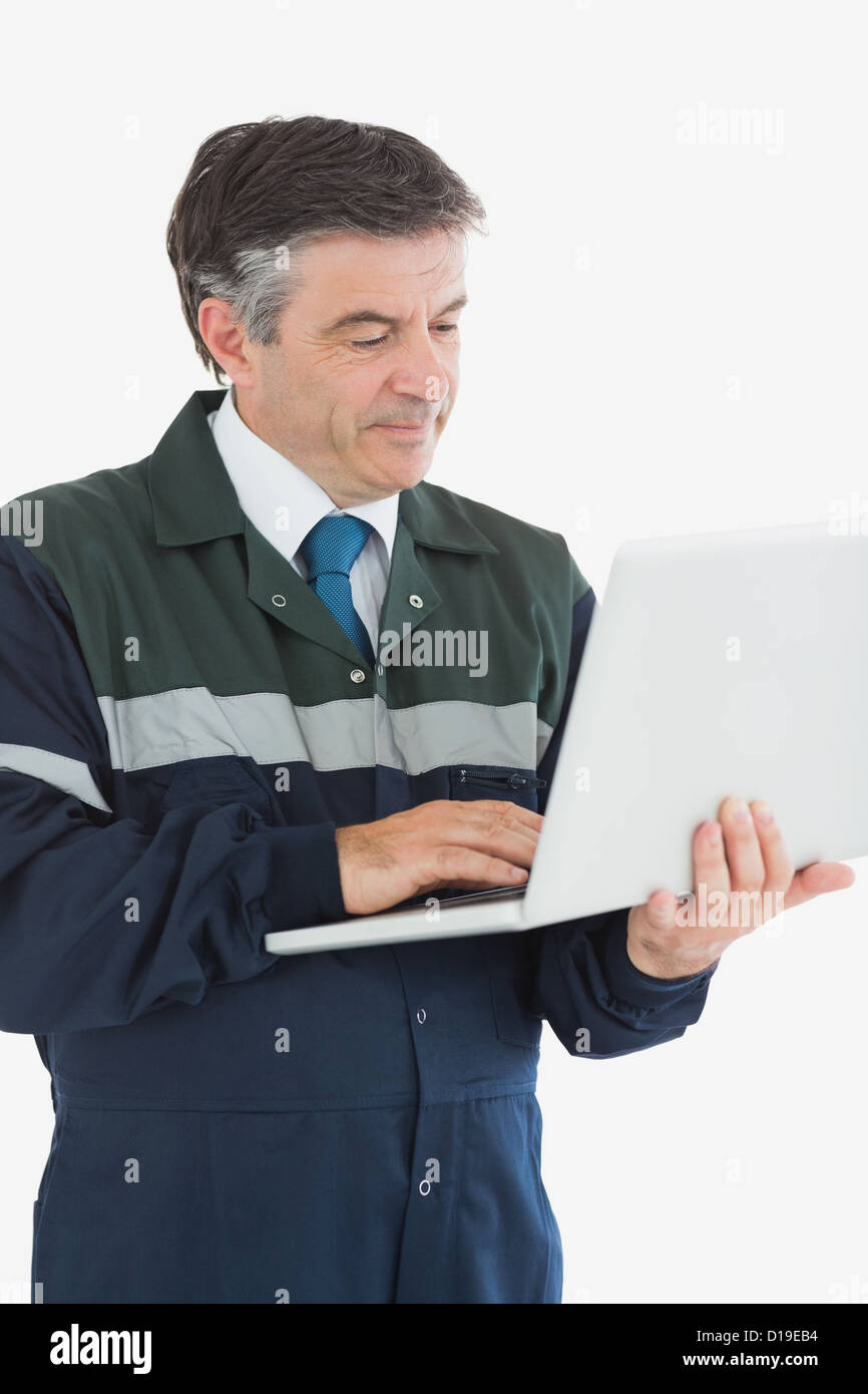 Mechaniker mit laptop Stockfoto