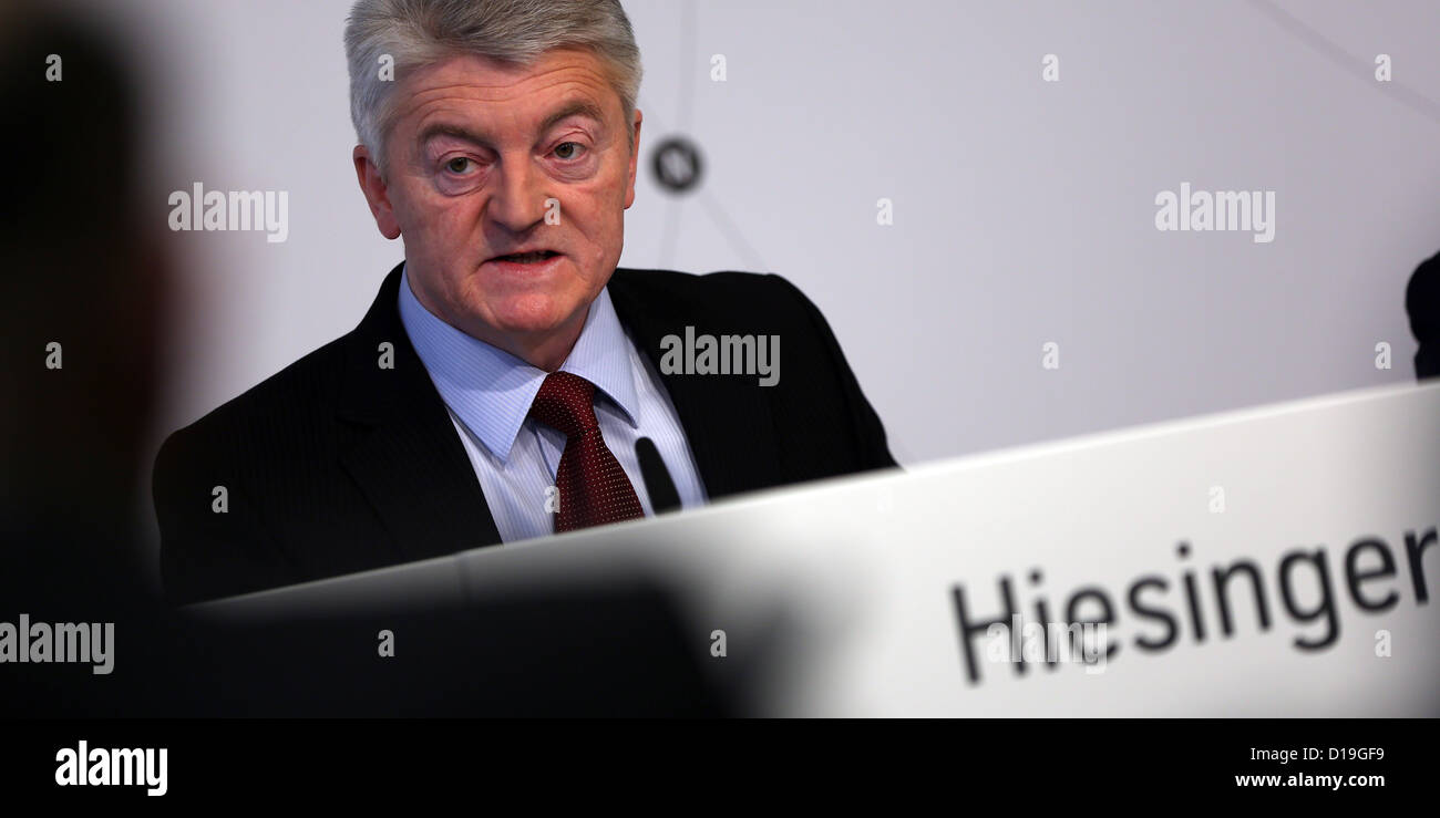 Der Vorstandsvorsitzender der ThyssenKrupp AG, Heinrich Hiesinger, spricht auf der Bilanz-Pressekonferenz von ThyssenKrupp in Essen, Deutschland, 11. Dezember 2012. Das Stahlunternehmen hat im abgelaufenen Geschäftsjahr ein Minus von 5 Milliarden Euro zusammengestellt. Foto: OLIVER BERG Stockfoto
