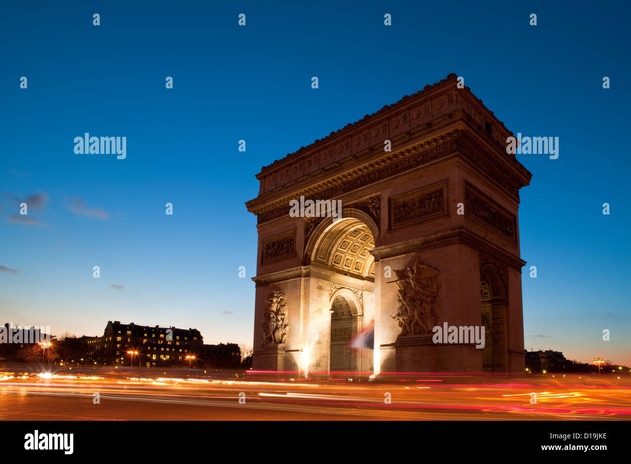 Der Triumphbogen (Arc de Triomphe de l'Étoile) ist eines der berühmtesten Denkmäler in Paris, Frankreich Stockfoto