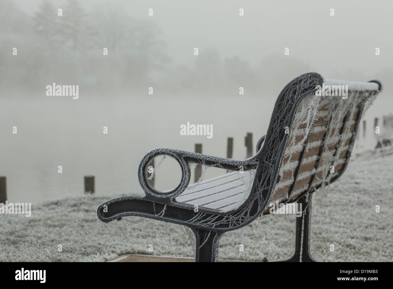 Henley, UK. 12. Dezember 2012. Viele Menschen im Süden von England erwachte zu einem strengem Frost, Nebel und Temperaturen weit unter dem Gefrierpunkt heute Morgen. Stockfoto