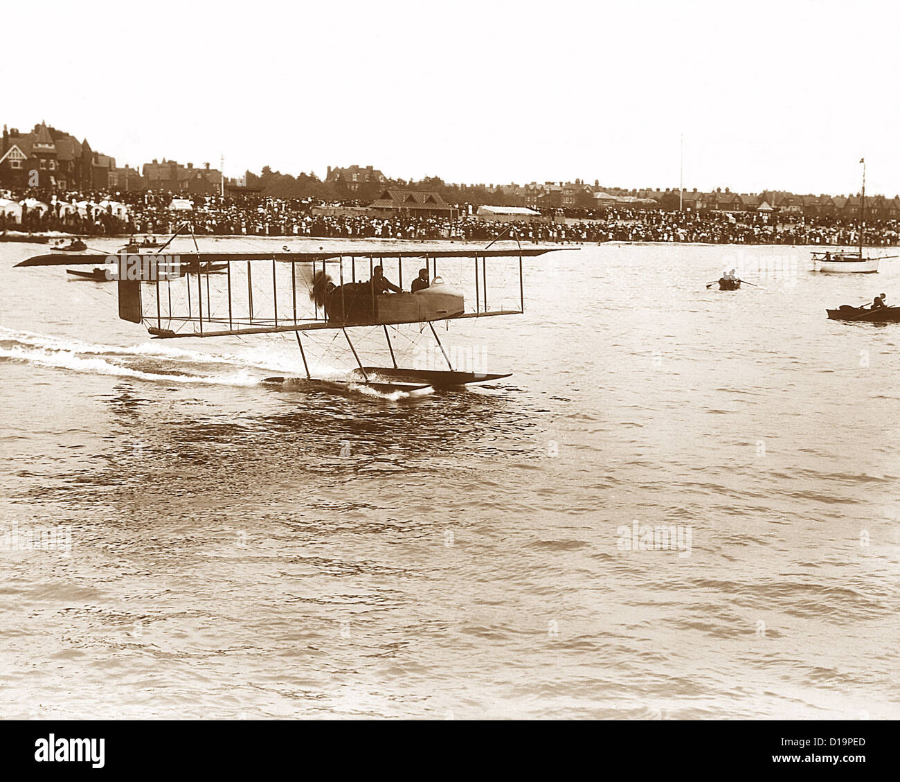 Herr Fischer in einer frühen Wasserflugzeug frühen 1900er Jahren Stockfoto