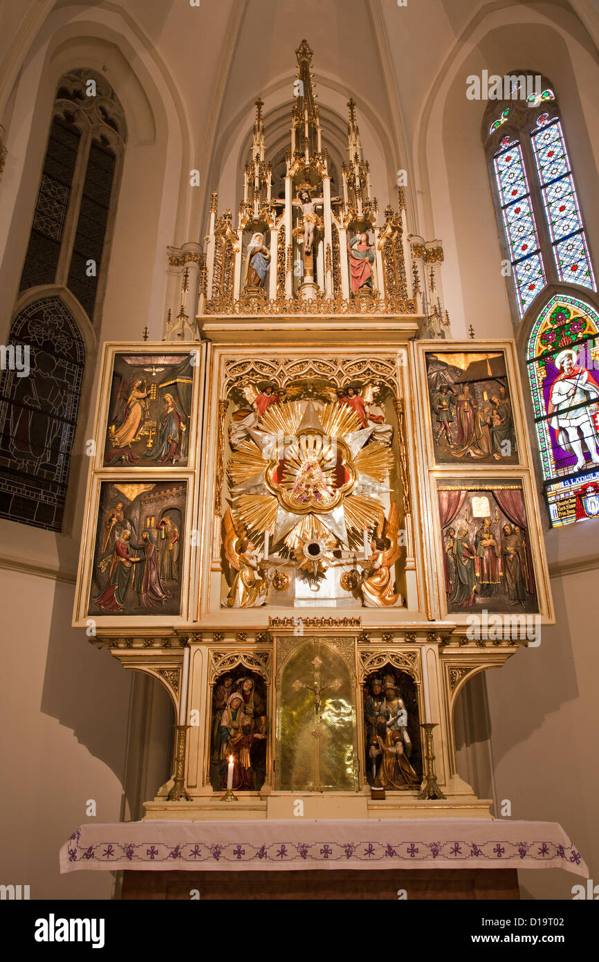 MARIANKA - 6. Dezember: Neo gotischen Hauptaltar in heiligen Schrein Marianka vom West-Slowakei Stockfoto