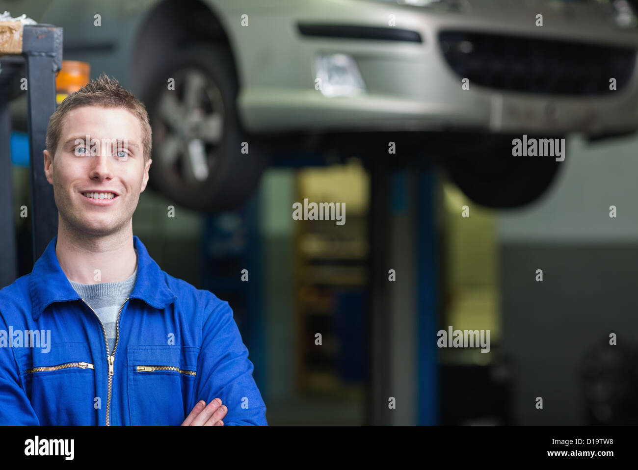 Zuversichtlich männliche Automechaniker Stockfoto