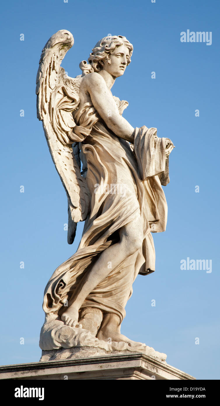 Rom - 21 März: Engel mit Kleid und Würfel von Engels Brücke des Bildhauers Paolo Naldini Stockfoto