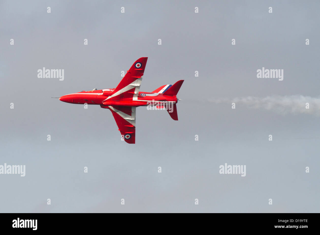RAF BAe Hawk T1A Red Arrow Durchführung über Falmouth im Rahmen der Henri Lloyd Falmouth Week, Cornwall Stockfoto