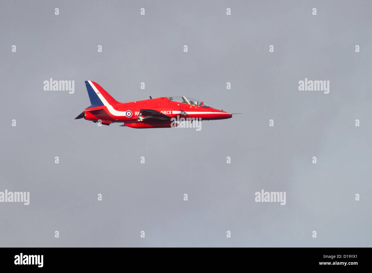 RAF BAe Hawk T1A Red Arrow Durchführung über Falmouth im Rahmen der Henri Lloyd Falmouth Week, Cornwall Stockfoto