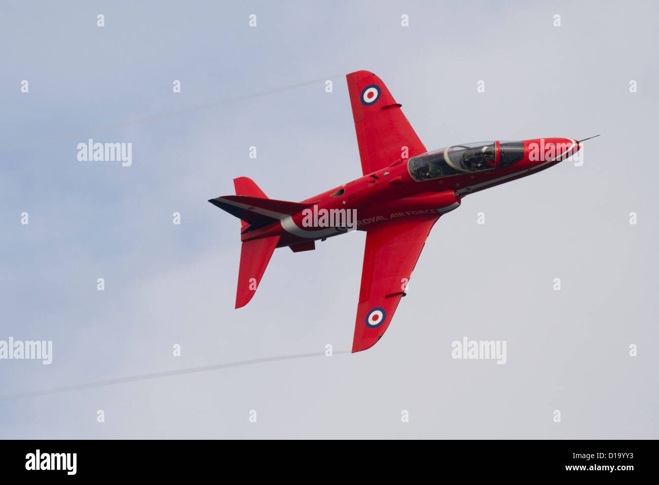 RAF BAe Hawk T1A Red Arrow Durchführung über Falmouth im Rahmen der Henri Lloyd Falmouth Week, Cornwall Stockfoto