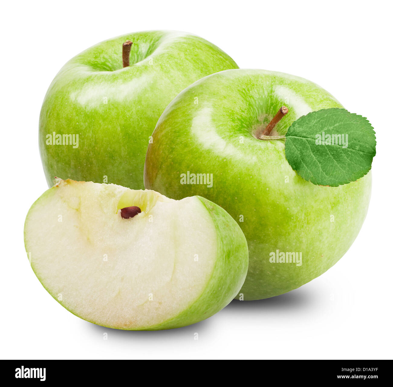 Grüne Äpfel und die Hälfte der Apfel auf einem weißen Hintergrund. Clipping-Pfad Stockfoto
