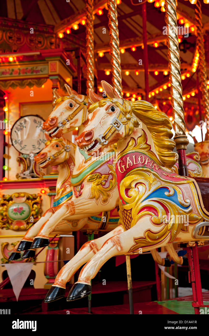 Nahaufnahme von Carousel Merry-Go-Round Fairfair Fairground Rides Roundabout Ride Horse Horses York North Yorkshire England Großbritannien Großbritannien Großbritannien Großbritannien Stockfoto