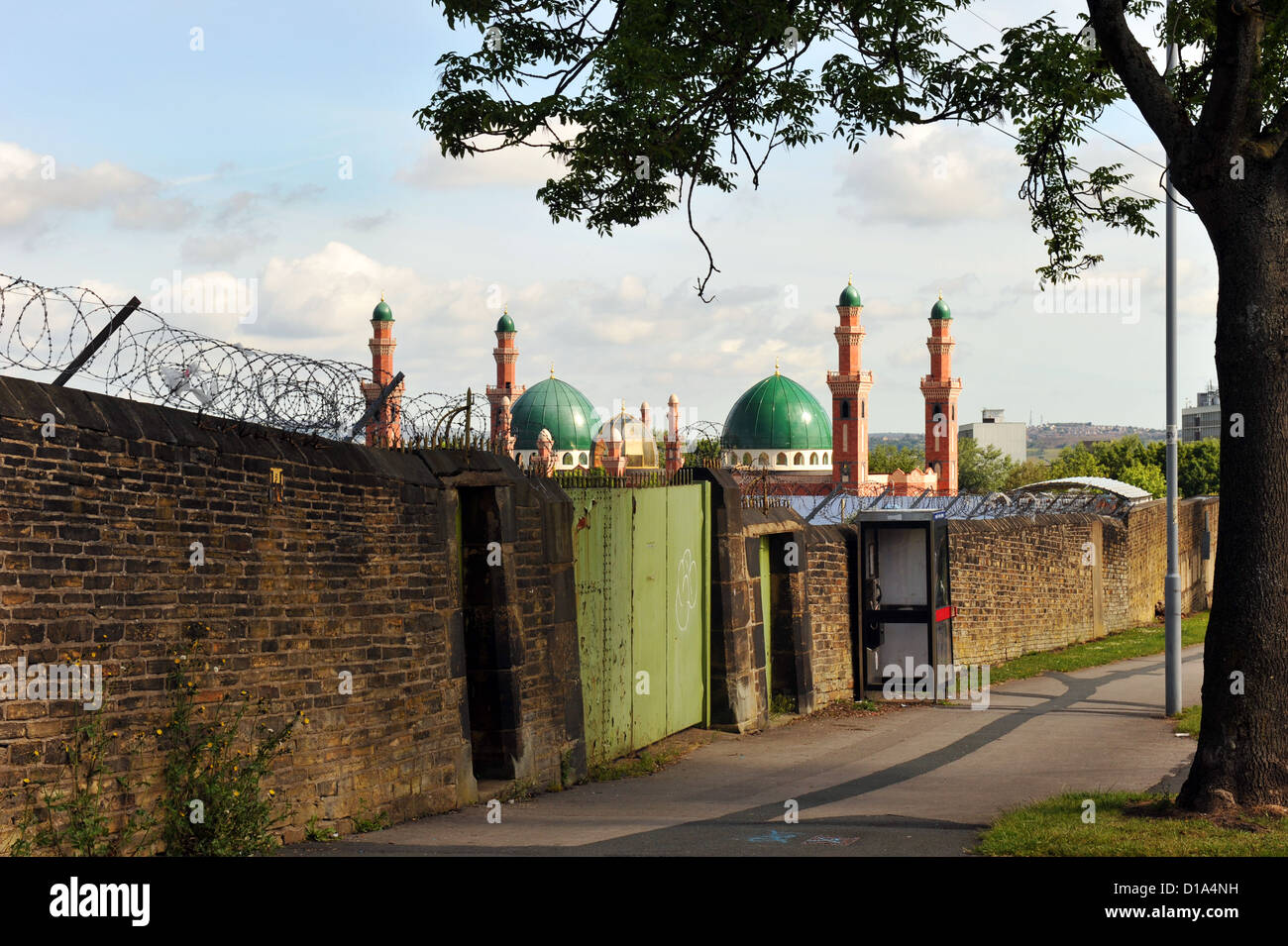 Moschee in der Nähe von Kleingärten, Bradford UK Stockfoto
