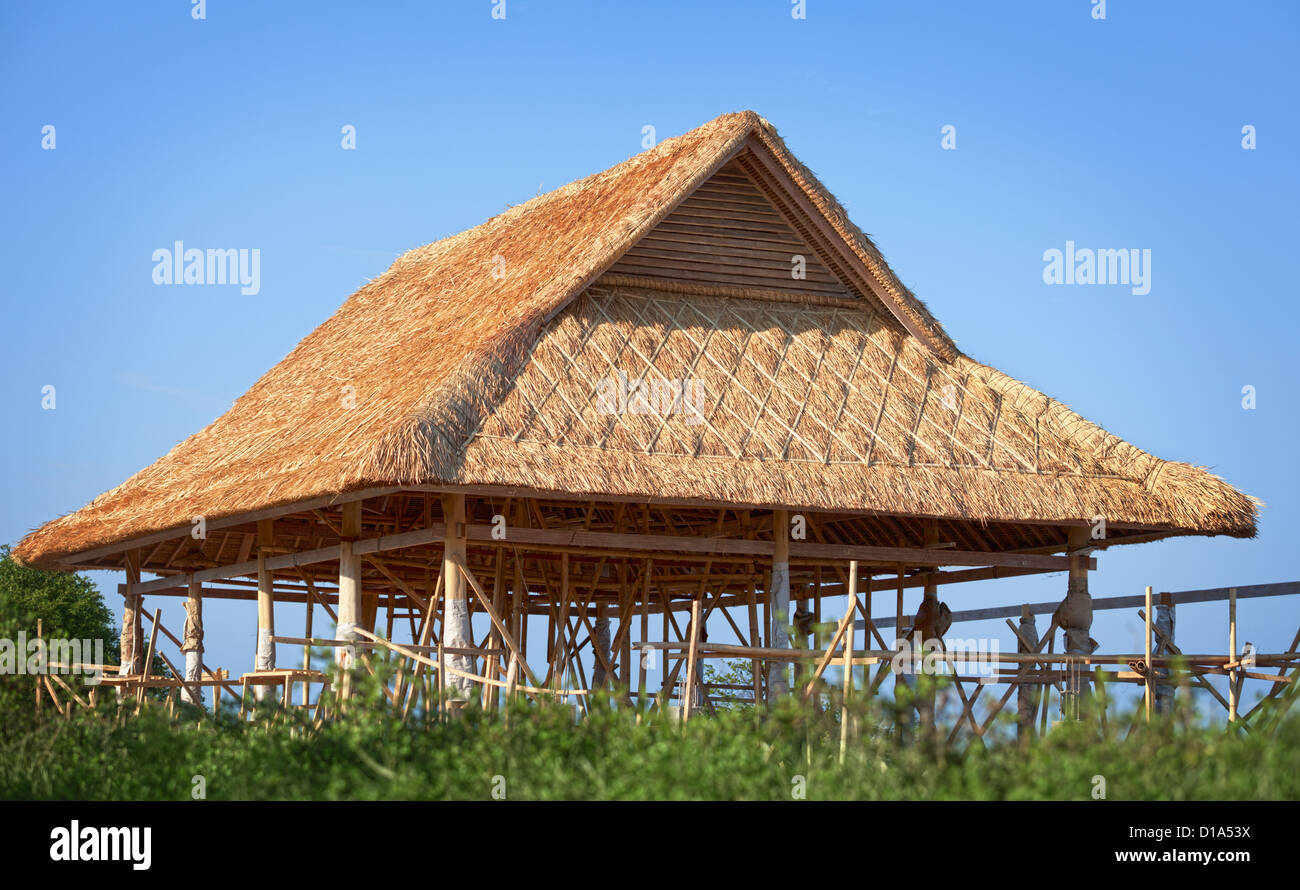 Traditionelle Bambus Dach im Bau. Indonesien Stockfoto