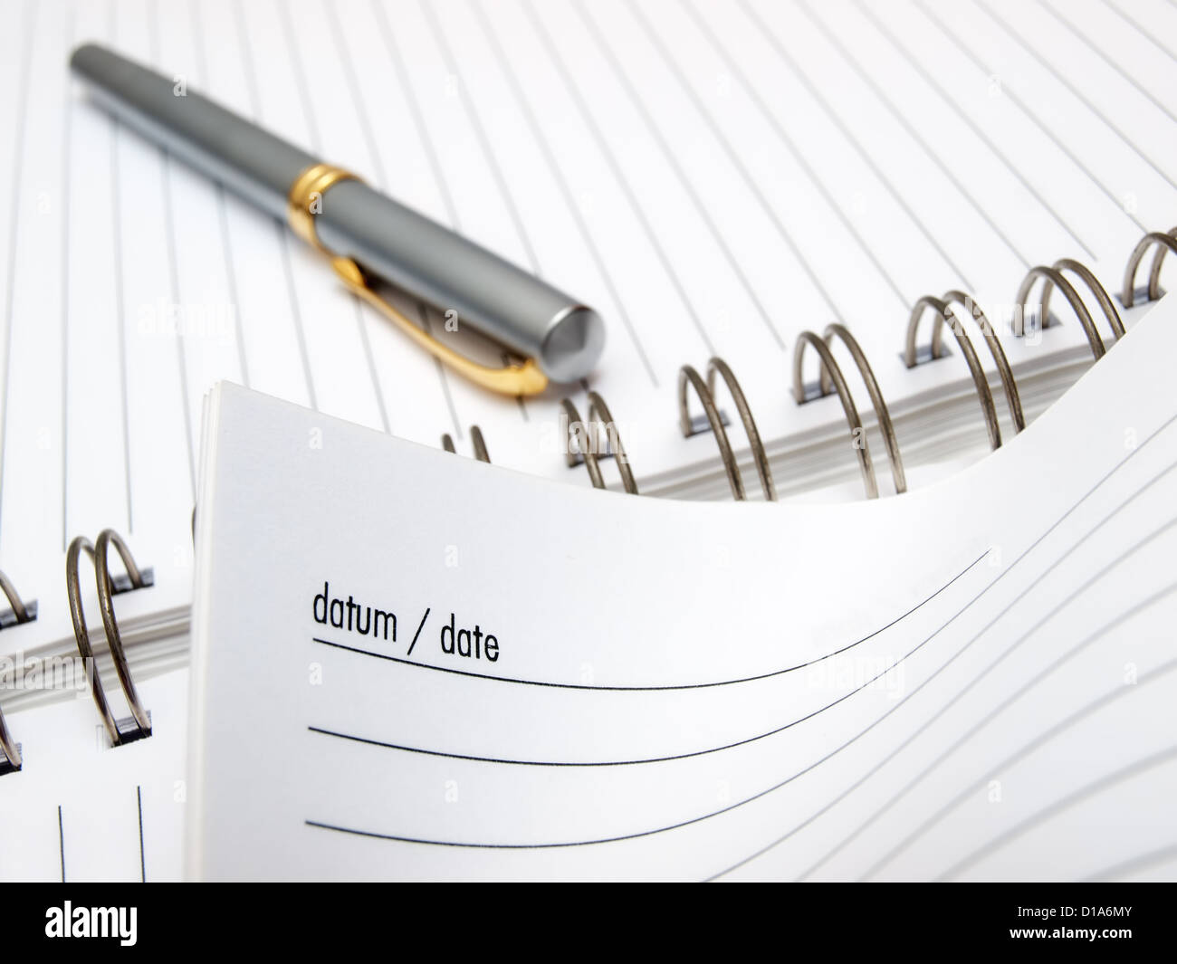 Detailansicht eines Buches Tagebuch und Stift. Stockfoto