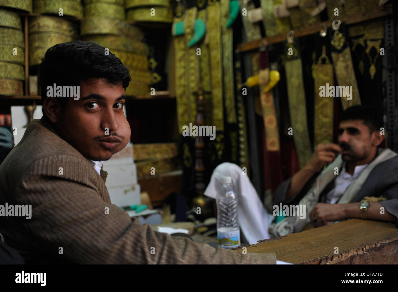 KHAT KAUEN SITZUNG IN SAANA, ALTSTADT Stockfoto