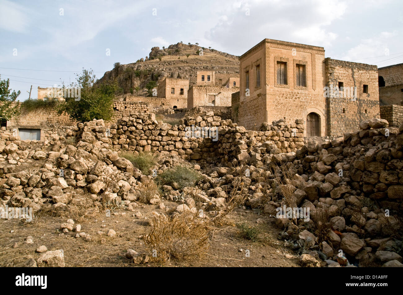 Honigfarbenen Steinhäuser in das alte Dorf Dereici in der syrisch-Tur-Abdin Region Südosten der Türkei. Stockfoto