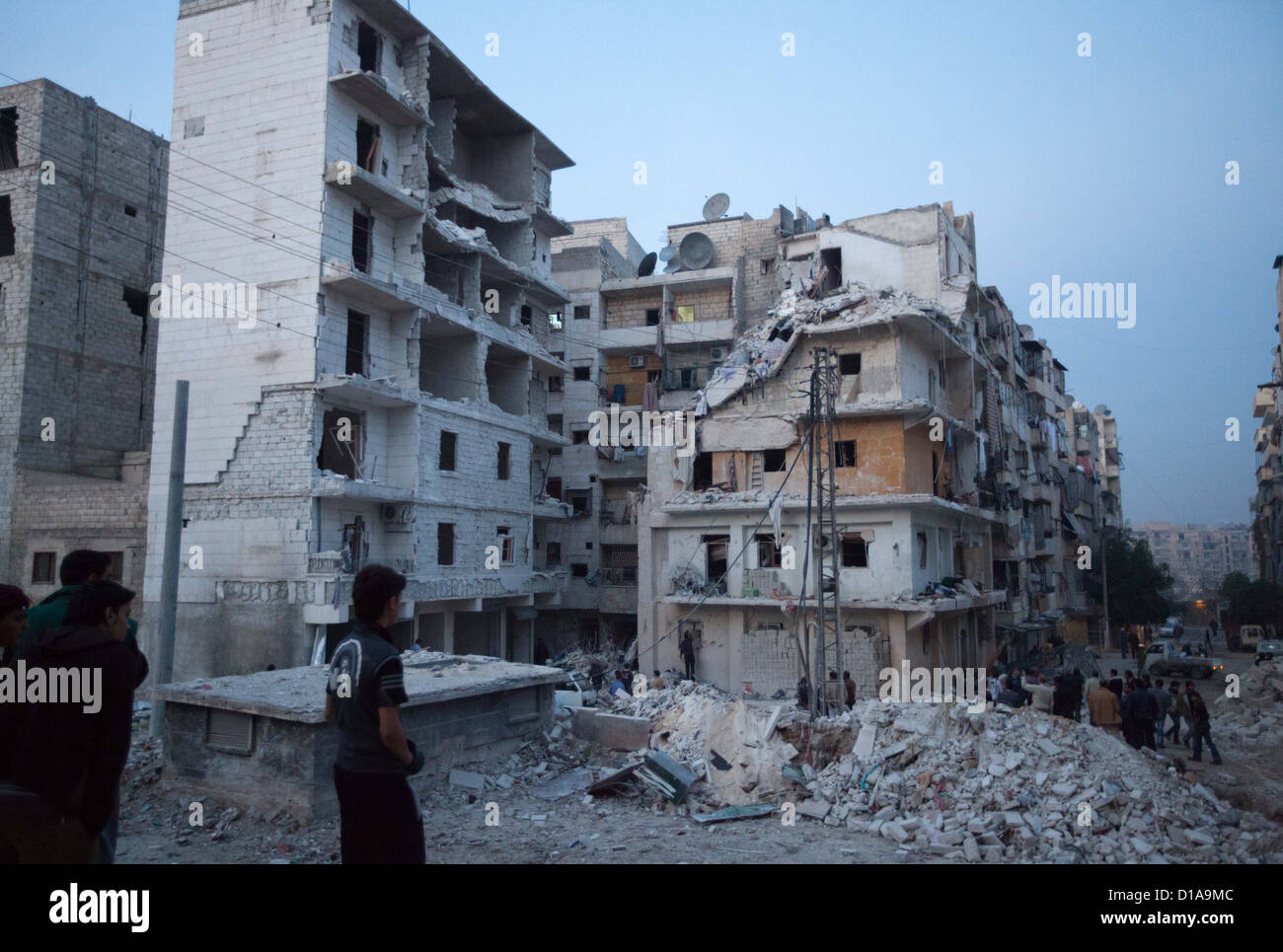 Aleppo, Syrien: Wohnhaus heute durch zwei Bomben in Unsirie Sharie Hai Gorga beschädigt. 12 waren Menschen starben, 25 verletzt, die meisten Stockfoto