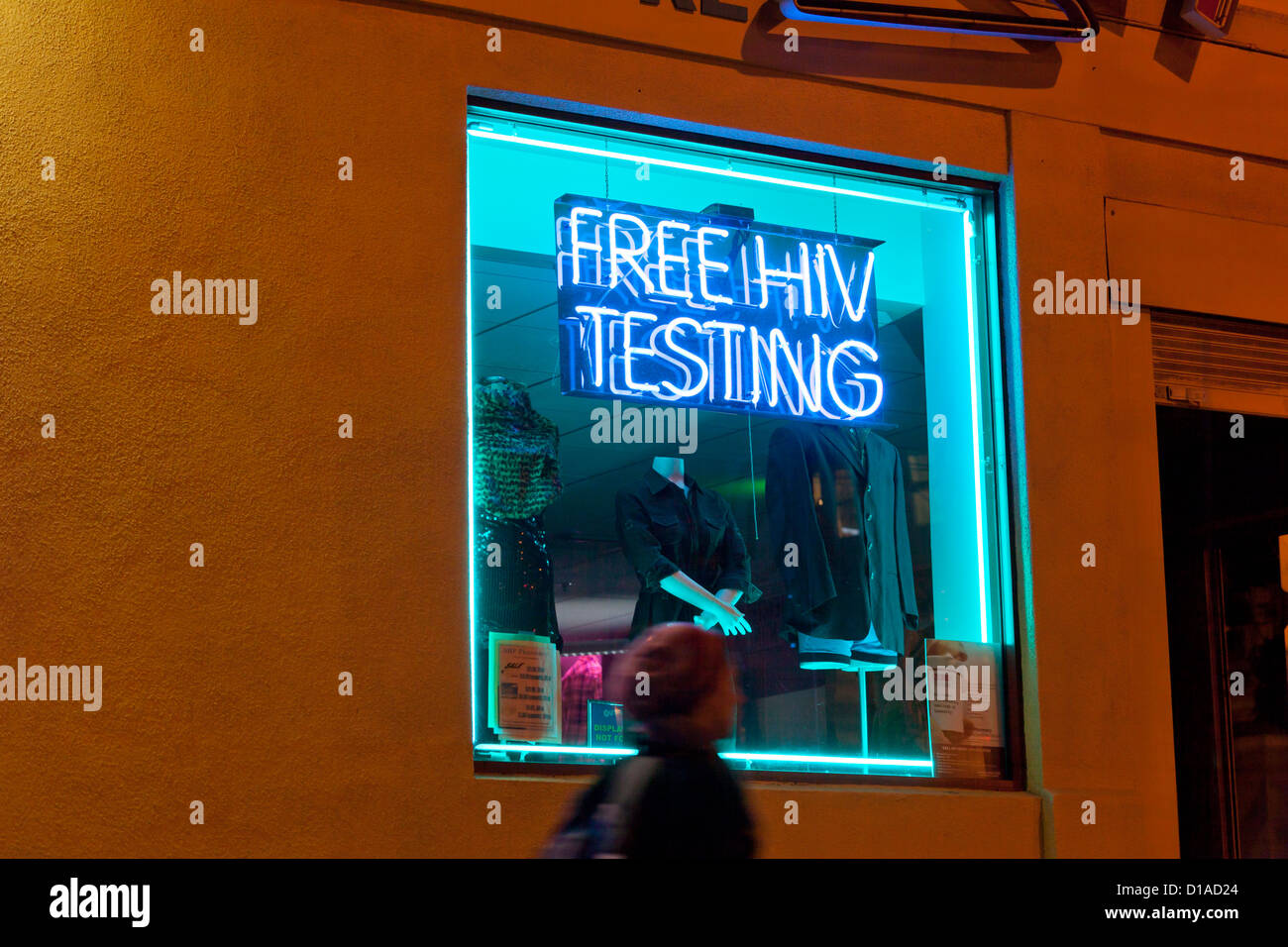 Kostenlose HIV testen Neon-Schild im Fenster - San Francisco, Kalifornien, USA Stockfoto