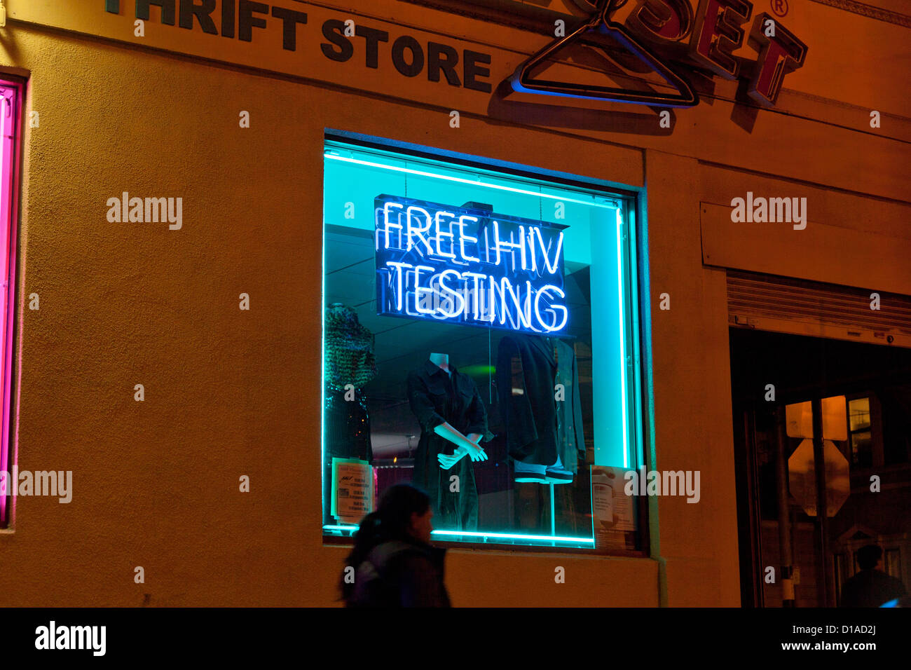 Kostenlose HIV testen Neon-Schild im Fenster - San Francisco, Kalifornien, USA Stockfoto