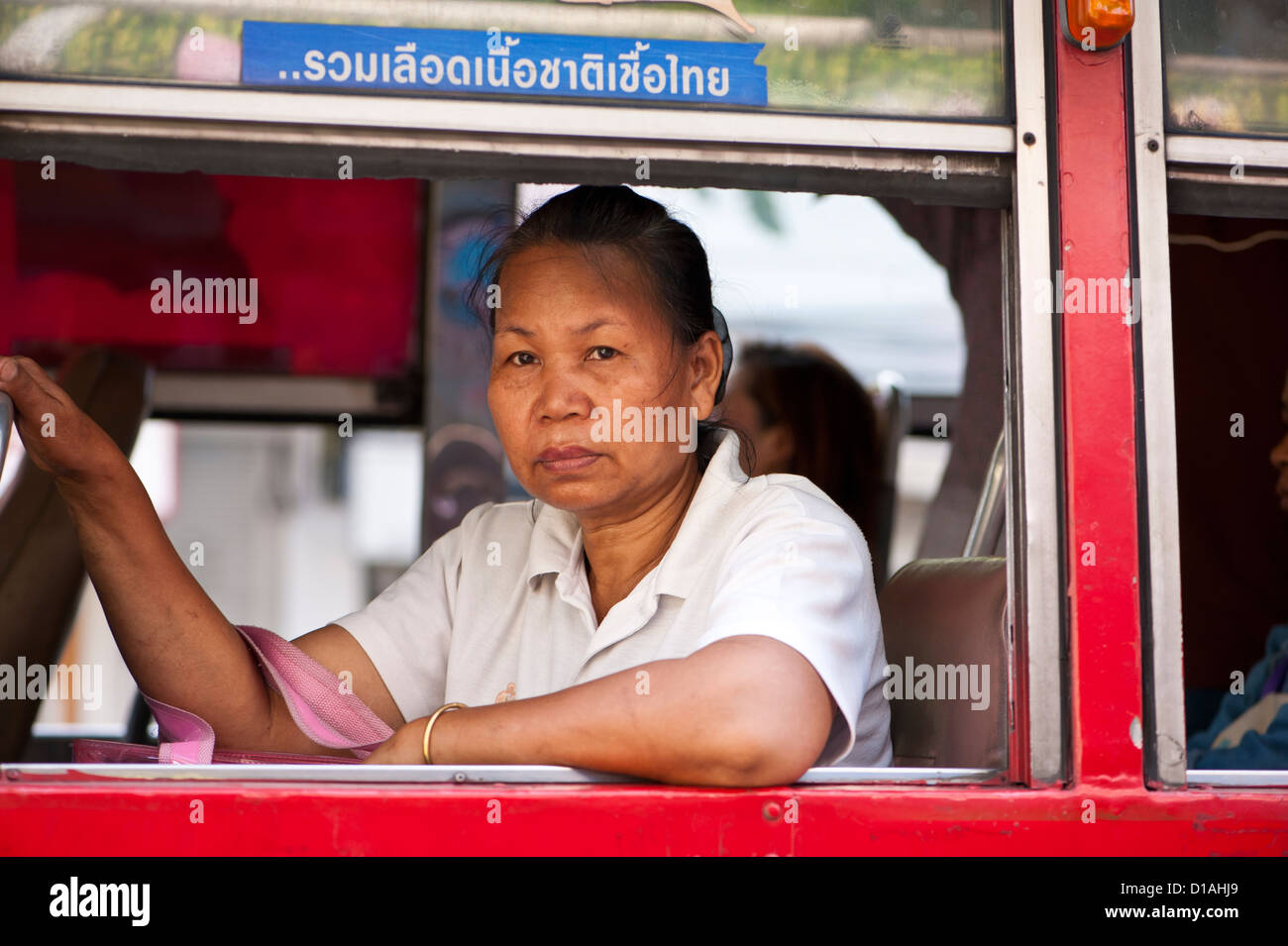 Passagiere auf einem Bus, Bangkok Stockfoto