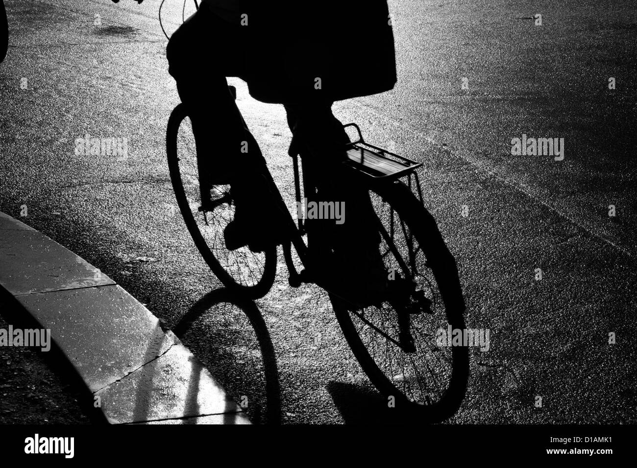 Radfahrer, Radfahren durch Hyde Park Corner, Belgravia, London, UK Stockfoto