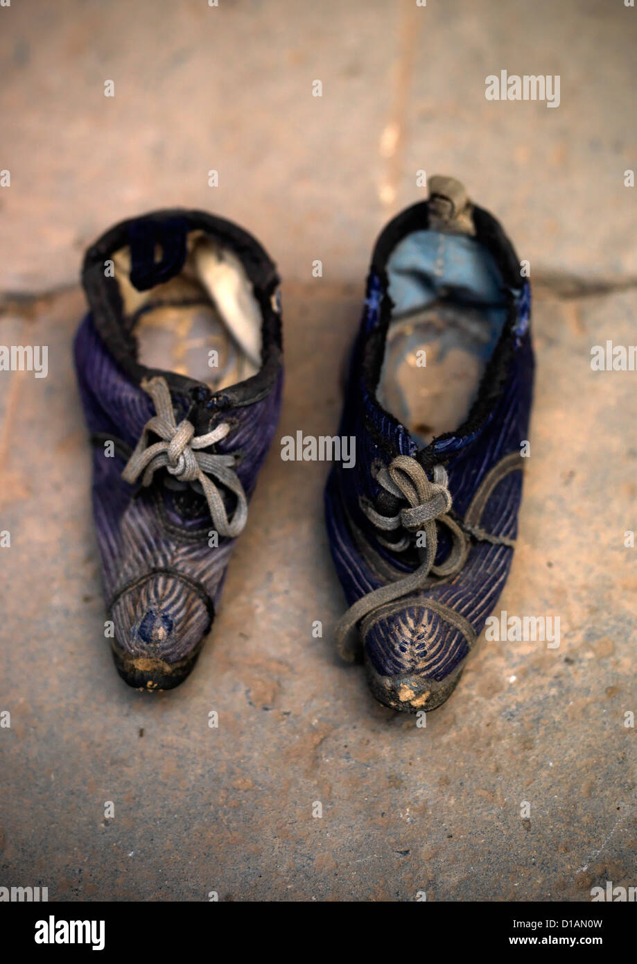 Aus einem chinesischen mädchen schuhe