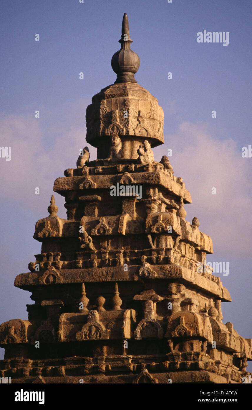 Antiken drawidischen Architektur der strukturellen Shore Tempel Komplex aus dem 8. Jahrhundert AD in Mamallapuram Mahabalipuram oder eine Stadt in Kancheepuram District im Bundesstaat Tamil Nadu, Südindien Stockfoto