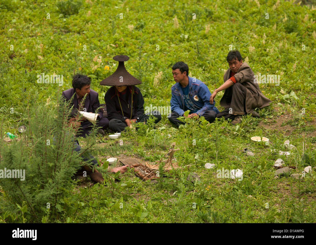 Schamane während einer Zeremonie, Lugu-See, Provinz Yunnan, China Stockfoto