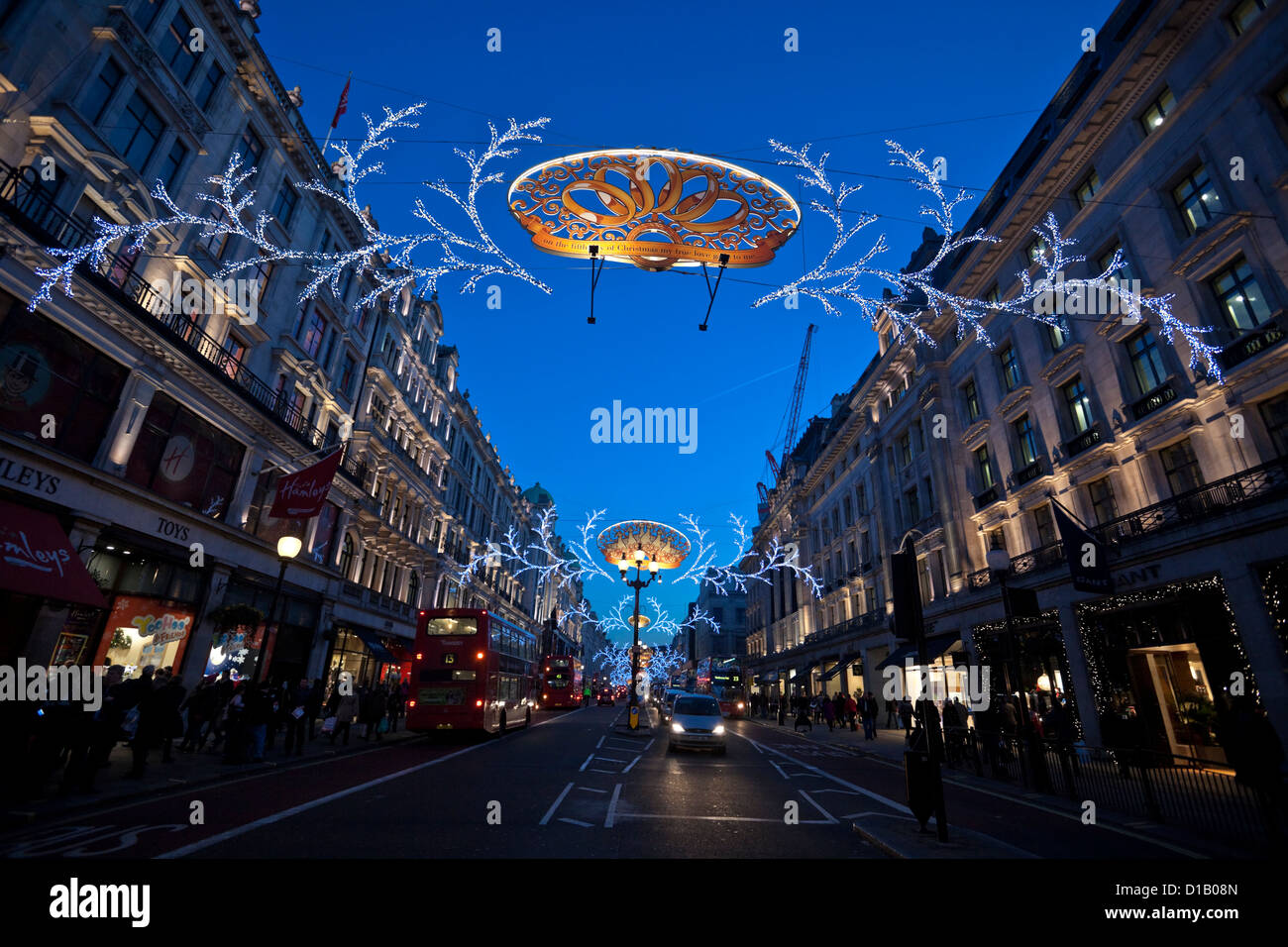 Regent Street Weihnachtsbeleuchtung und Dekoration, London, England, Großbritannien Stockfoto