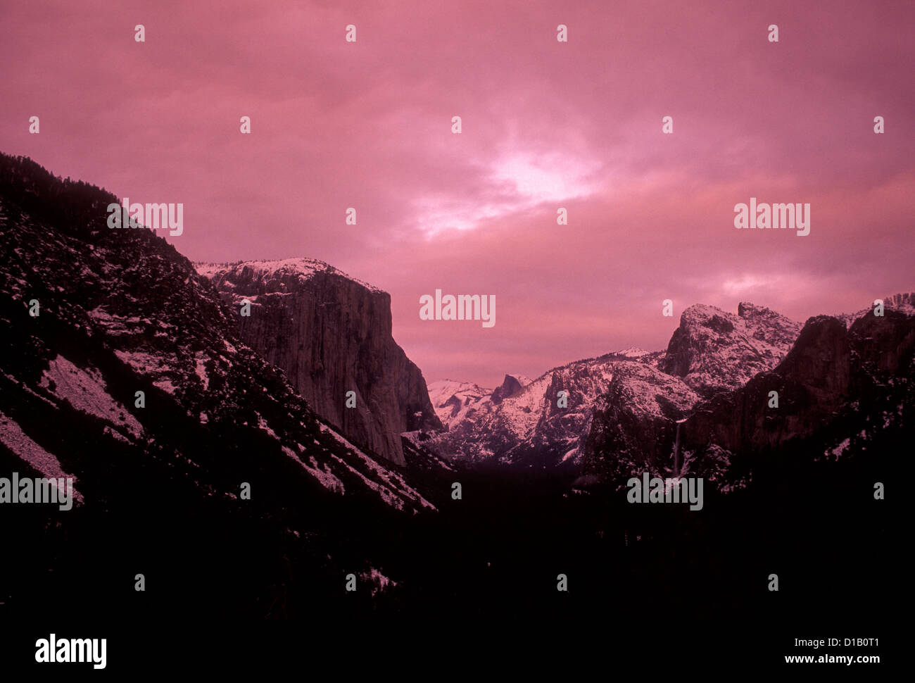 El Capitan, Half Dome, Mitte, Yosemite Valley, Yosemite National Park, Kalifornien, USA, Nordamerika Stockfoto