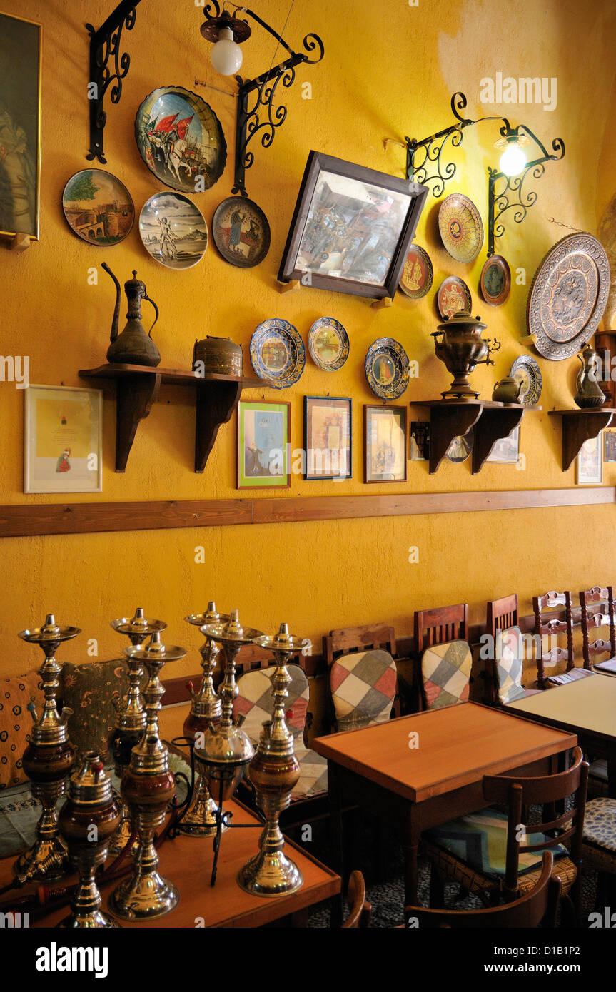 Rhodos. Dodekanes-Inseln. Griechenland. Bekir Karakuzu Cafe auf Sokratous (Straße), zuletzt der osmanischen Ära Cafe in der Altstadt. Stockfoto